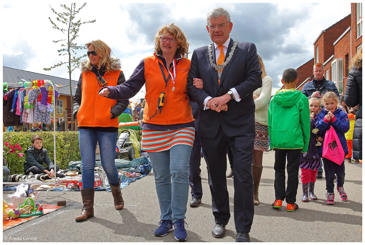 Burgemeester aan het wandelen in Leidsche Rijn