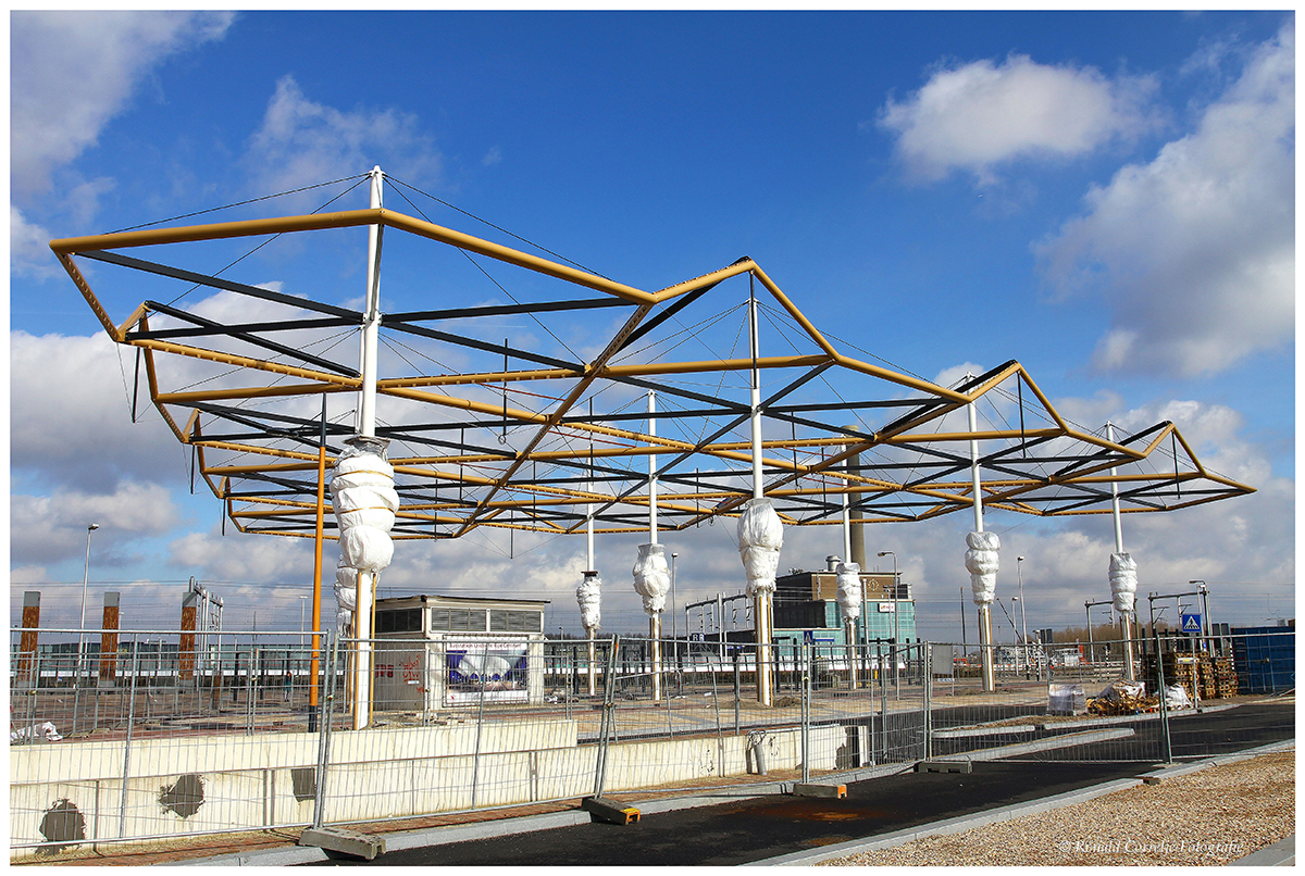 Montage staalconstructie busstation Leidsche Rijn Centrum